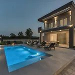 Villa Luna D'oro By 